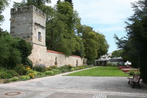 1024px-Coburg-kleiner-Rosengarten