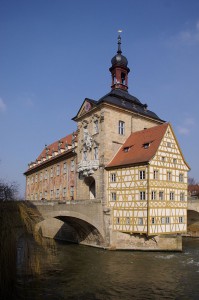 800px-Bamberg_Altes_Rathaus_BW_1